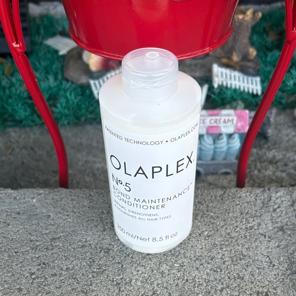 OLAPLEX No.5 Bond Maintenance Conditioner - White Bottle - Picture 7 of 7